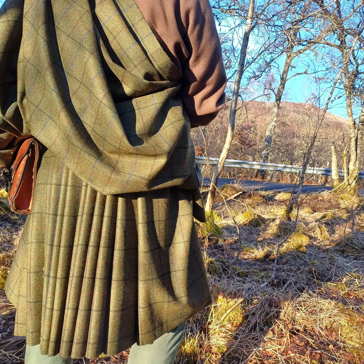 The wool great kilt worn belted, with deep pleats and a pouch at the hip